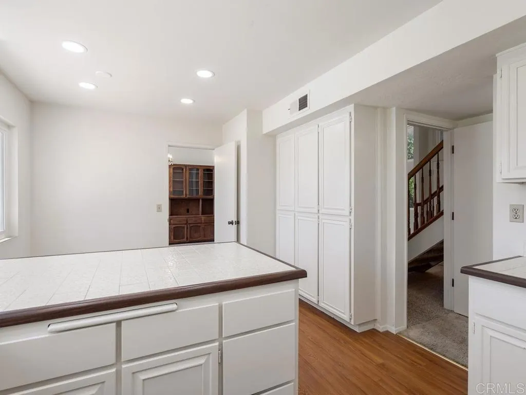 https://cdn.realtyfeed.com/cdn/127/306754577/647a9bdd3dcd531e9fbbea4a66a579f7.webp