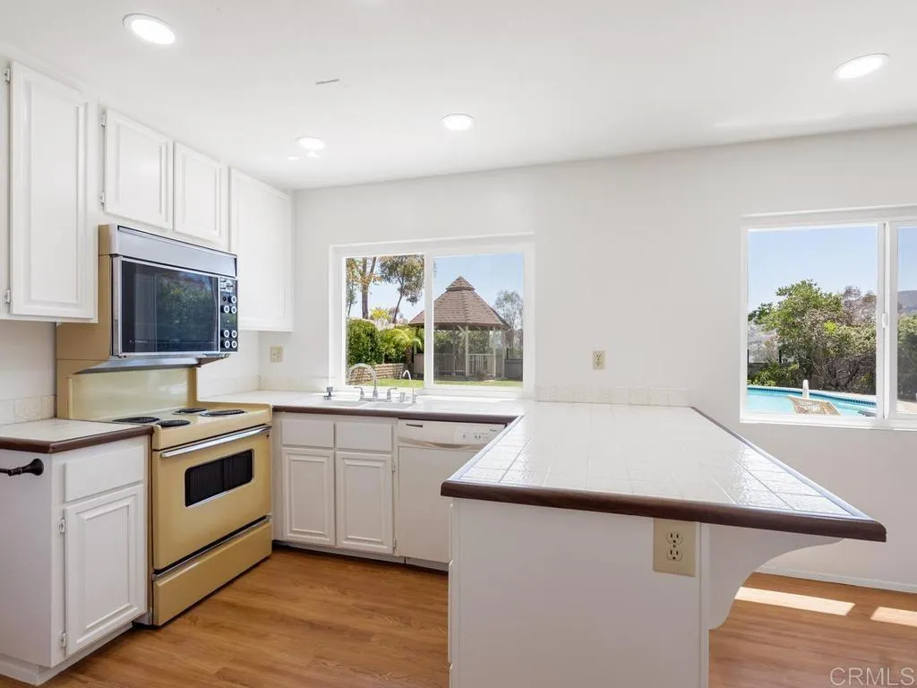 https://cdn.realtyfeed.com/cdn/127/306754577/657b1cd635cfee110adf74f206027f33.webp