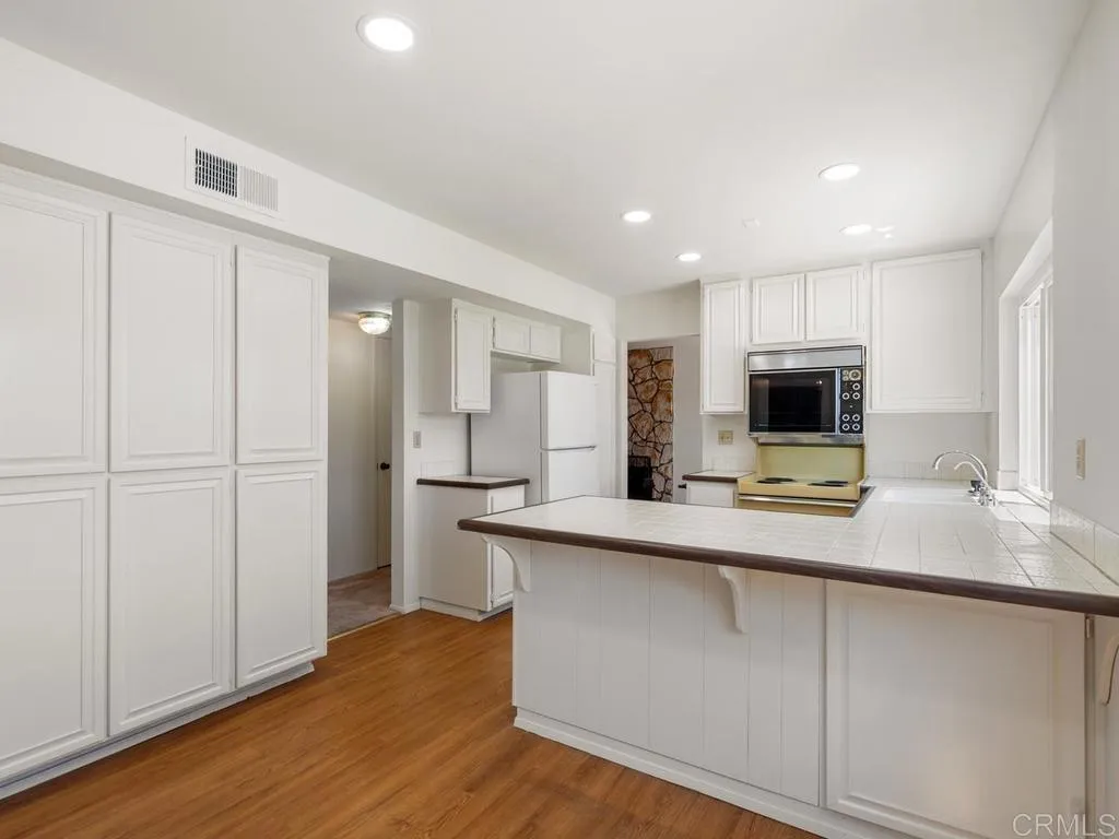 https://cdn.realtyfeed.com/cdn/127/306754577/bb5fc93cb9aec015651e53c653f3f810.webp