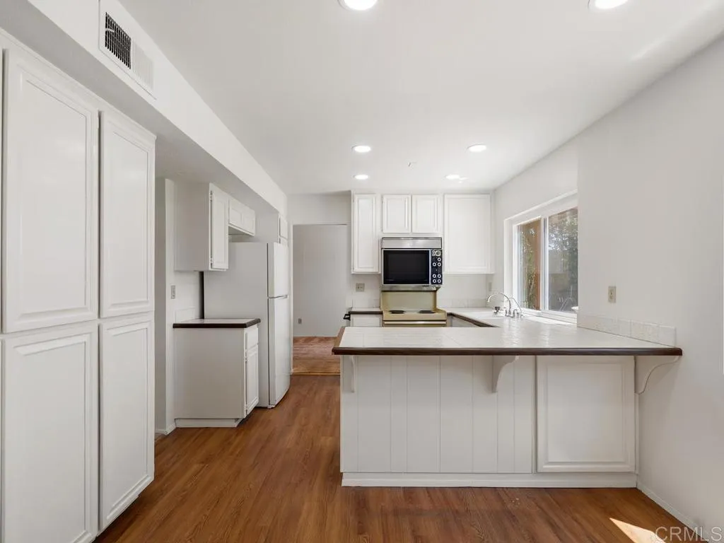 https://cdn.realtyfeed.com/cdn/127/306754577/e8bb6530b248b533fb6b929503f60eaa.webp