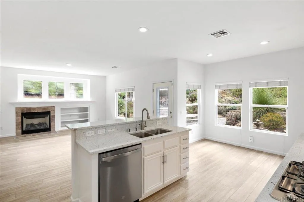 https://cdn.realtyfeed.com/cdn/127/306754587/2c7740dcbc33a1cdc78875e2dcc66c6f.webp