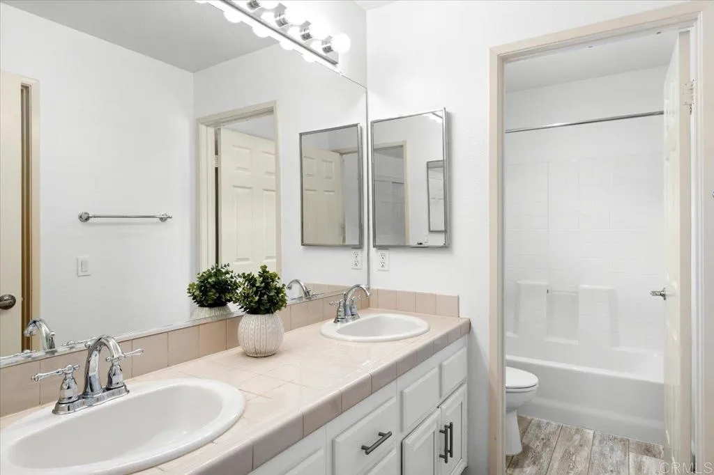 https://cdn.realtyfeed.com/cdn/127/306754587/73c42a0f892c7f30fcc65bfc599bebeb.webp
