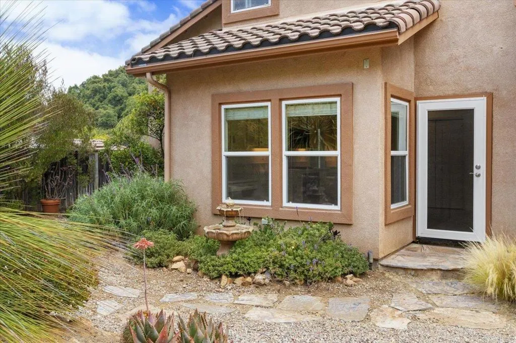 https://cdn.realtyfeed.com/cdn/127/306754587/c6f4724da362bdde0918f87c5c7e676e.webp