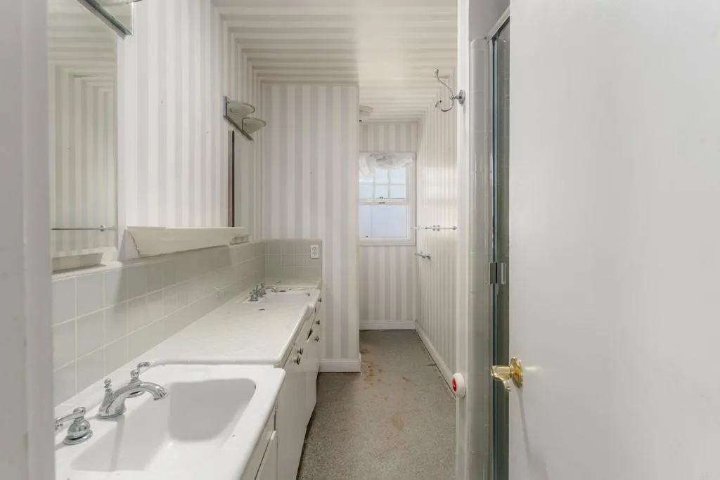 https://cdn.realtyfeed.com/cdn/127/306754588/79808ad9f64061b39ad3c66e4e04acf3.webp