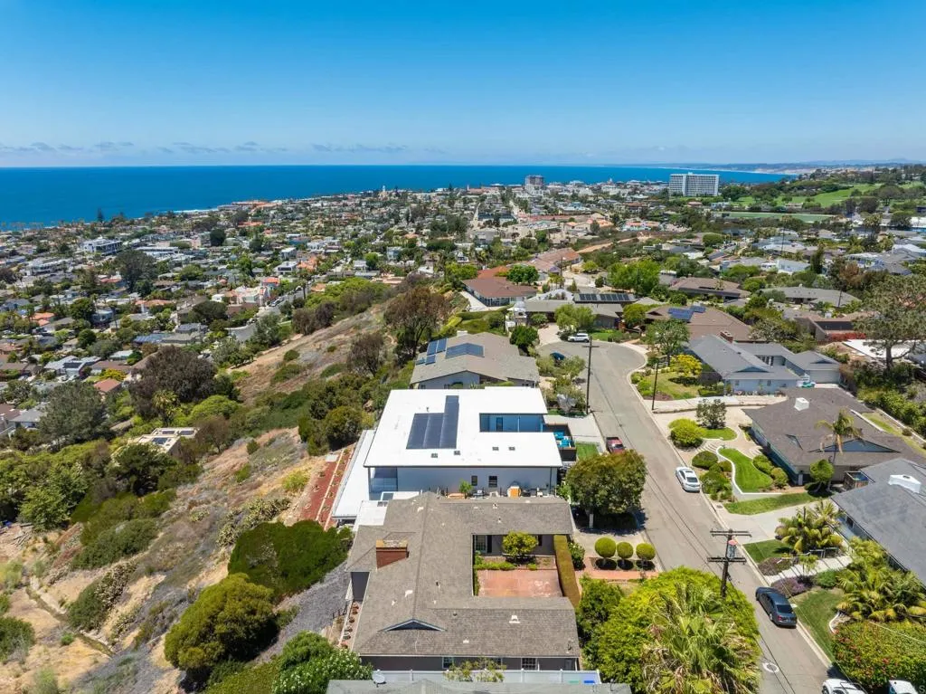 https://cdn.realtyfeed.com/cdn/127/306754588/81d28abee28d8f08641b4880a19758c4.webp