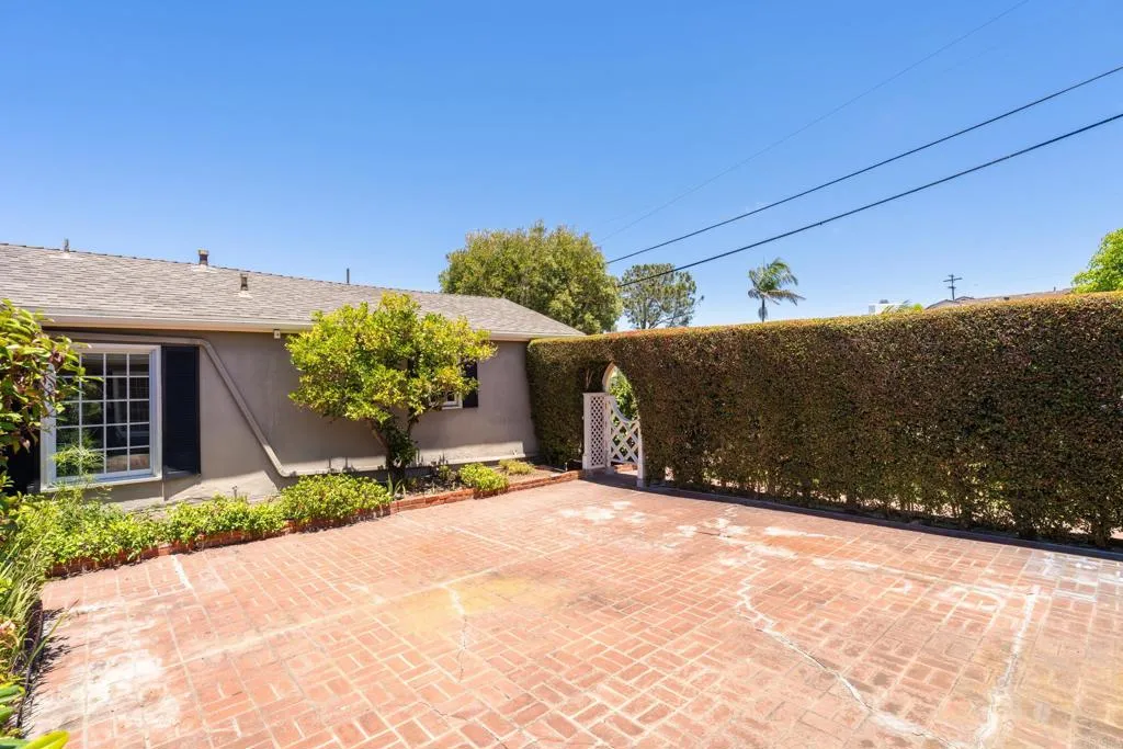 https://cdn.realtyfeed.com/cdn/127/306754588/a7b90f382ef16e73f68eeff449f77977.webp