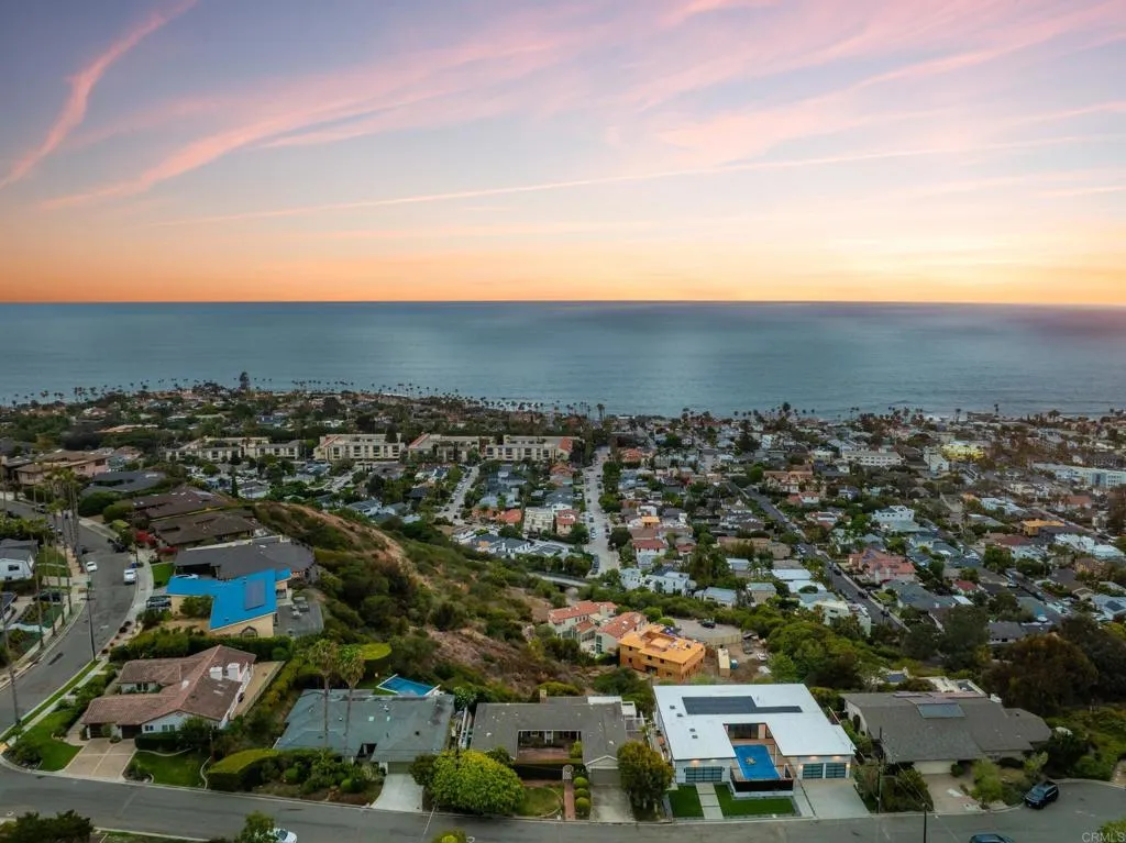 https://cdn.realtyfeed.com/cdn/127/306754588/c4de5ec470b1aee2f8d14c0d9ccc951b.webp