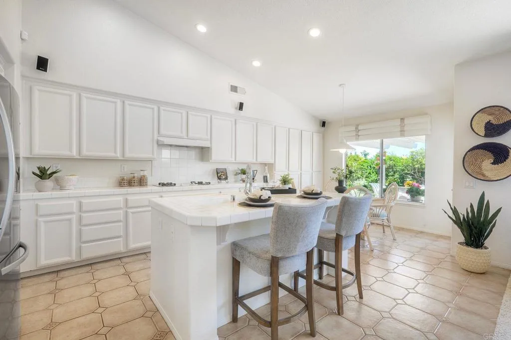 https://cdn.realtyfeed.com/cdn/127/306754591/6d11e5664e17612dbcb8cf3df72900d6.webp