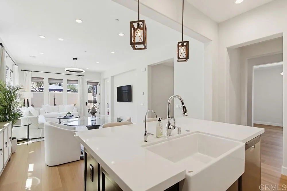 https://cdn.realtyfeed.com/cdn/127/306754596/4fa77906f4d16e11c8f549cce05af692.webp