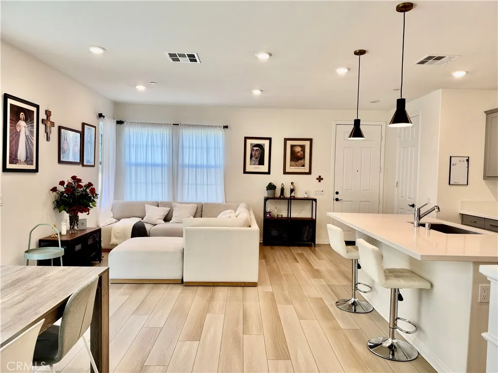 27474 Quiet View Place, Valencia, CA 91381 - Photo 5 of 40, Valencia, CA