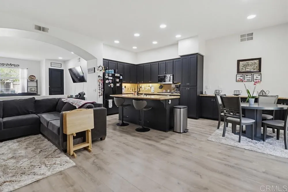 https://cdn.realtyfeed.com/cdn/127/306754667/6faa45ab3be337f5503b852aa294a65d.webp
