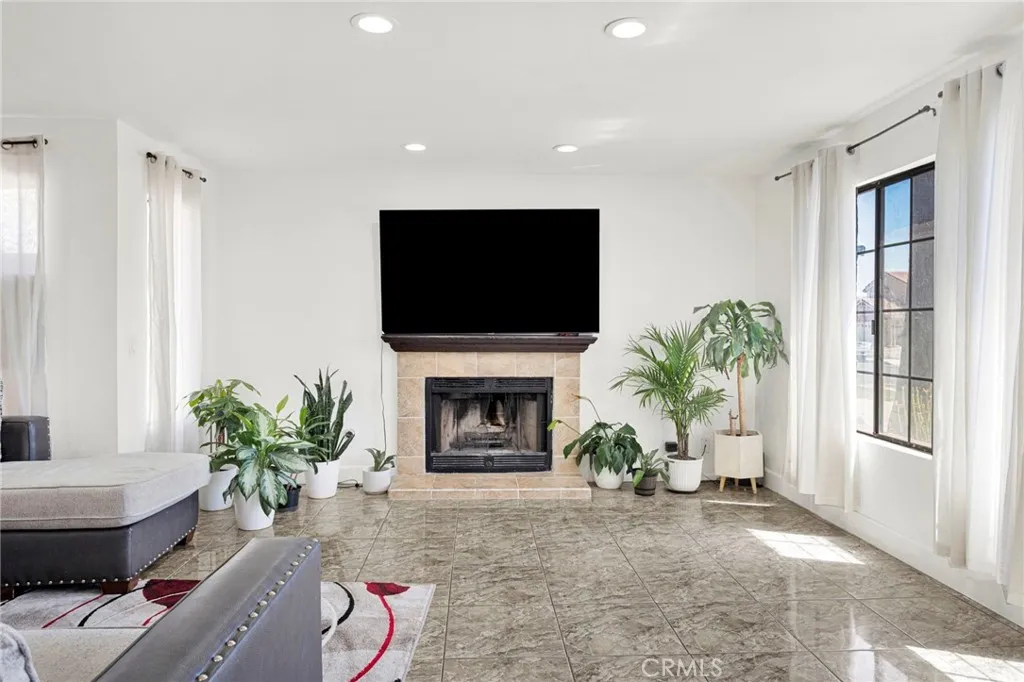 12400 Emeraldstone Dr., Victorville, CA 92392 - Photo 5 of 34, Victorville, CA