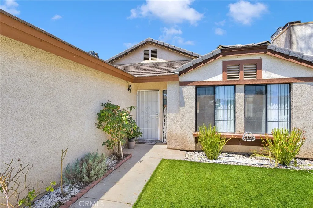 12400 Emeraldstone Dr., Victorville, CA 92392 - Photo 3 of 34, Victorville, CA