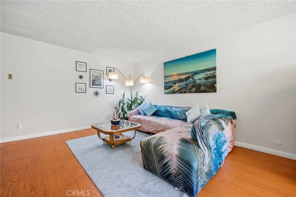 Photo #17: SW26140425 Listing: Photo #17
