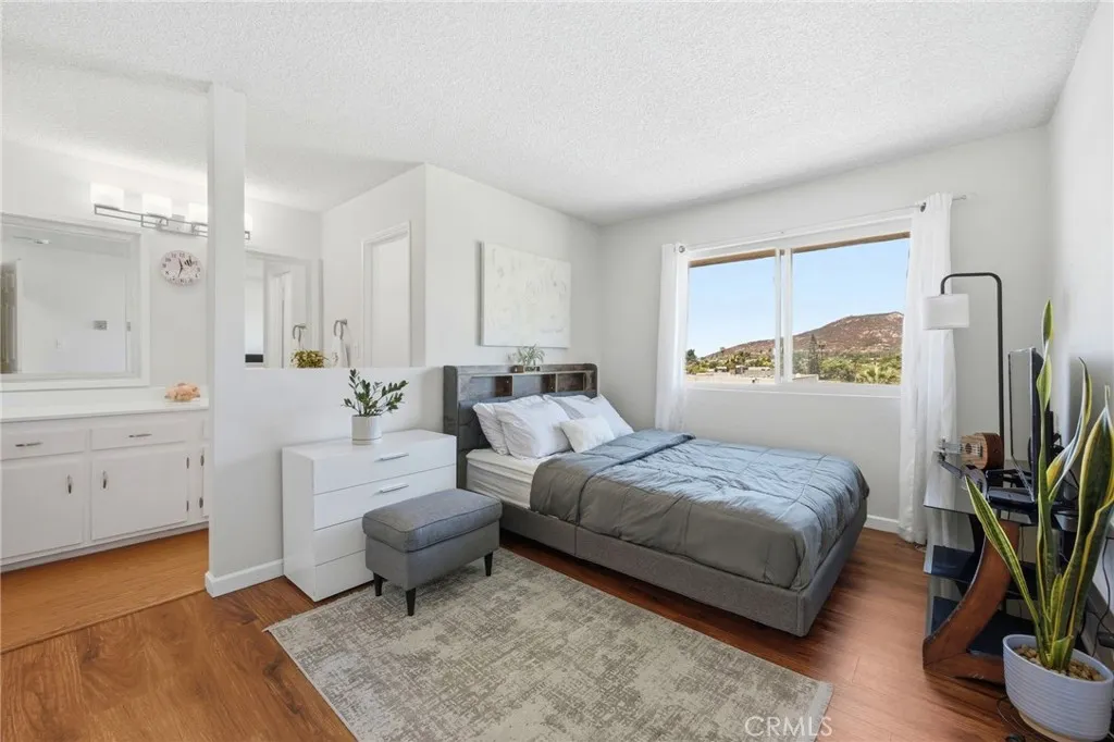 Photo #27: SW26140425 Listing: Photo #27