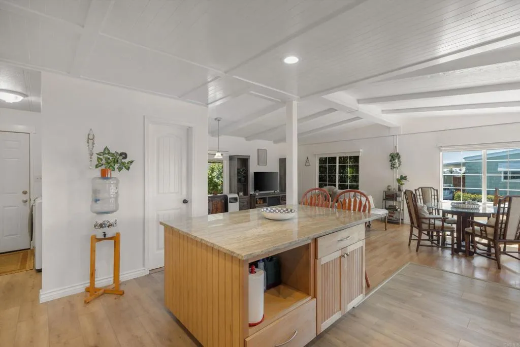 https://cdn.realtyfeed.com/cdn/127/306754753/4183af94cc35743f3c6cc43bb77009e4.webp