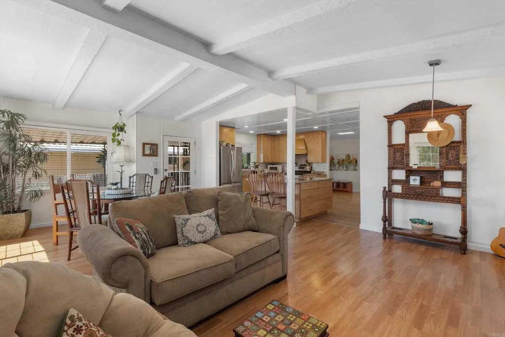 https://cdn.realtyfeed.com/cdn/127/306754753/f2fca05dc87730a0c5a060fd328370ae.webp