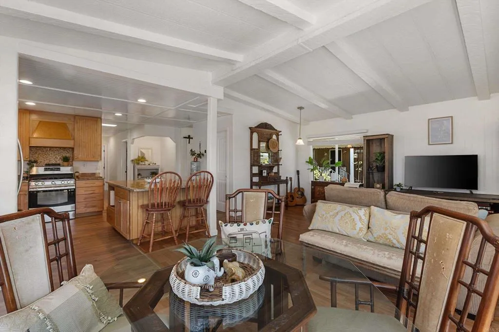 https://cdn.realtyfeed.com/cdn/127/306754753/f7365f6f98e2bbb3f3683940f3c3cadc.webp