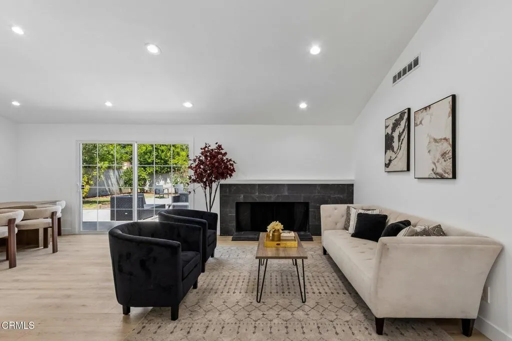 8408 Cozycroft Avenue, Los Angeles, CA 91306 - Photo 5 of 38, Los Angeles, CA
