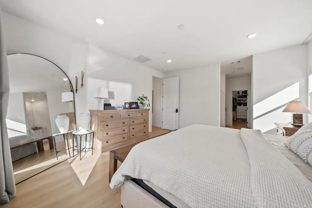 https://cdn.realtyfeed.com/cdn/127/306754869/370ae5354bbbf39e08b6048caa440ba7.webp
