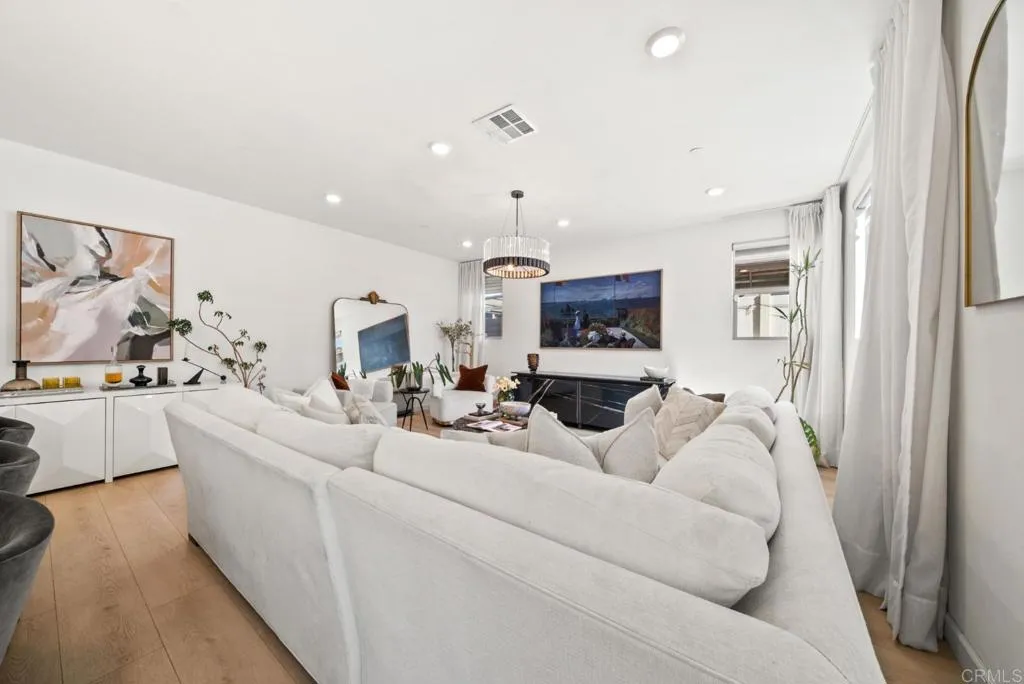 https://cdn.realtyfeed.com/cdn/127/306754869/a7d062f37c7fa1be84db3b6ba38c2150.webp