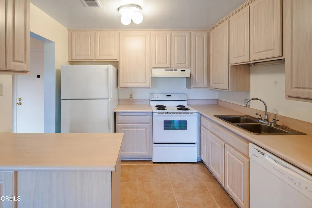 324 Chestnut Hill Court Unit 14, Thousand Oaks, CA 91360 - Photo 4 of 24, Thousand Oaks, CA