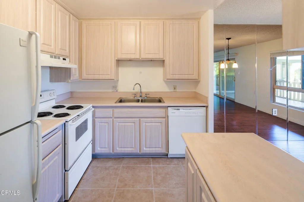 324 Chestnut Hill Court Unit 14, Thousand Oaks, CA 91360 - Photo 5 of 24, Thousand Oaks, CA