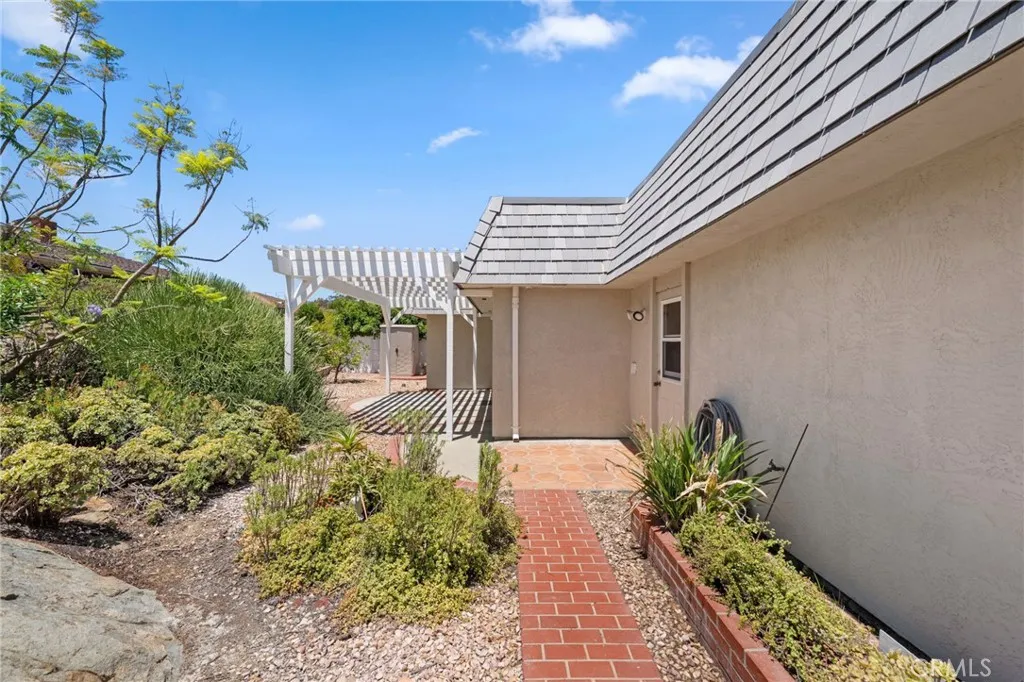 https://cdn.realtyfeed.com/cdn/127/306755013/205afb4541626566f1df479a7c7e62bb.webp