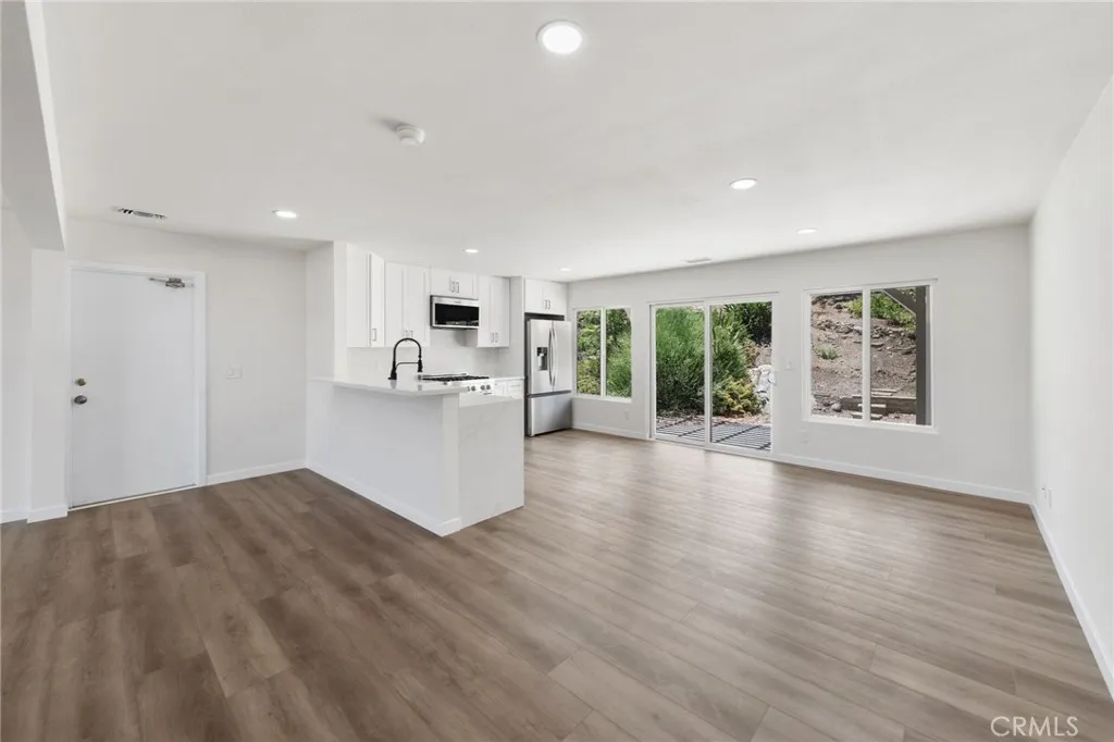 https://cdn.realtyfeed.com/cdn/127/306755013/8cf637abe8c1e4b83d9636e3b6066995.webp