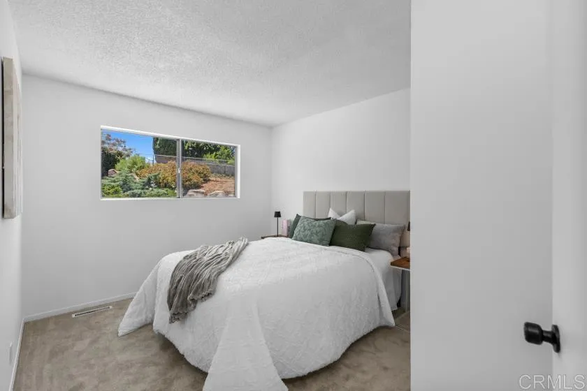 https://cdn.realtyfeed.com/cdn/127/306755099/431d2d198cf77935343e681eecda8cac.webp