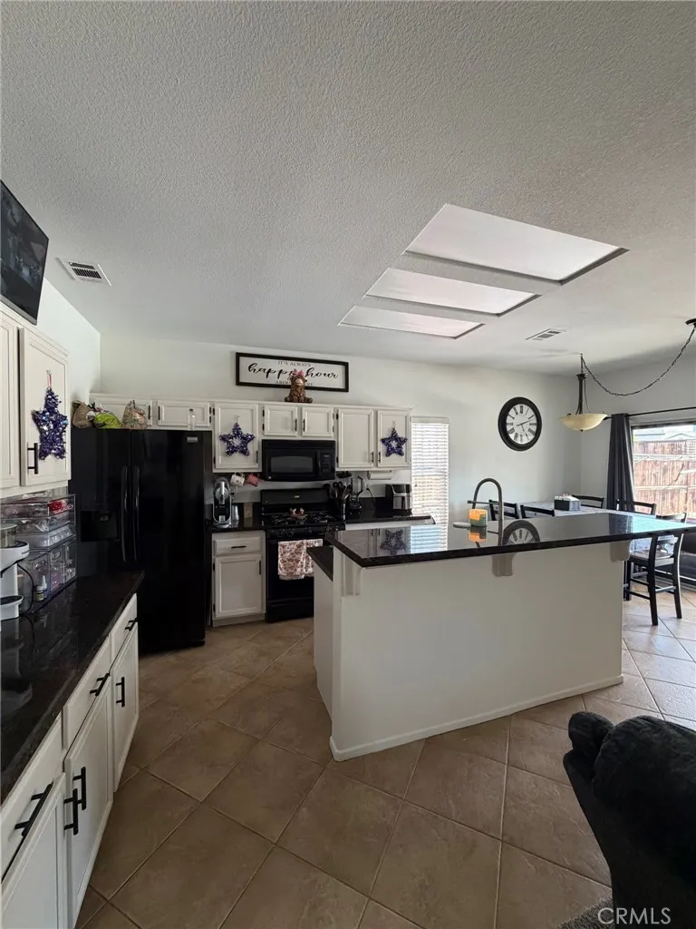 13698 Gateway, Victorville, CA 92392 - Photo 4 of 25, Victorville, CA