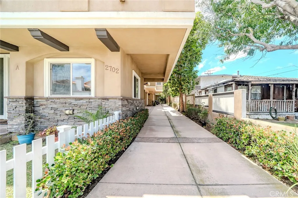 2702 Gates Avenue Unit A, Redondo Beach, CA 90278 - Photo 3 of 34, Redondo Beach, CA