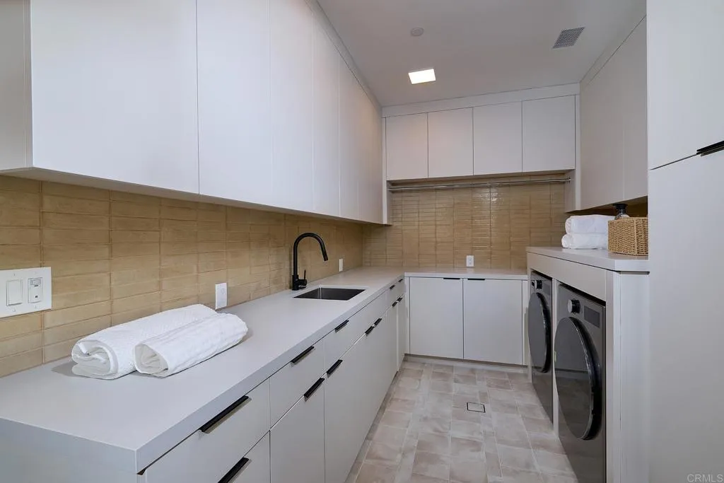https://cdn.realtyfeed.com/cdn/127/306755199/4e0ed60d72584242be303ef83910c49b.webp