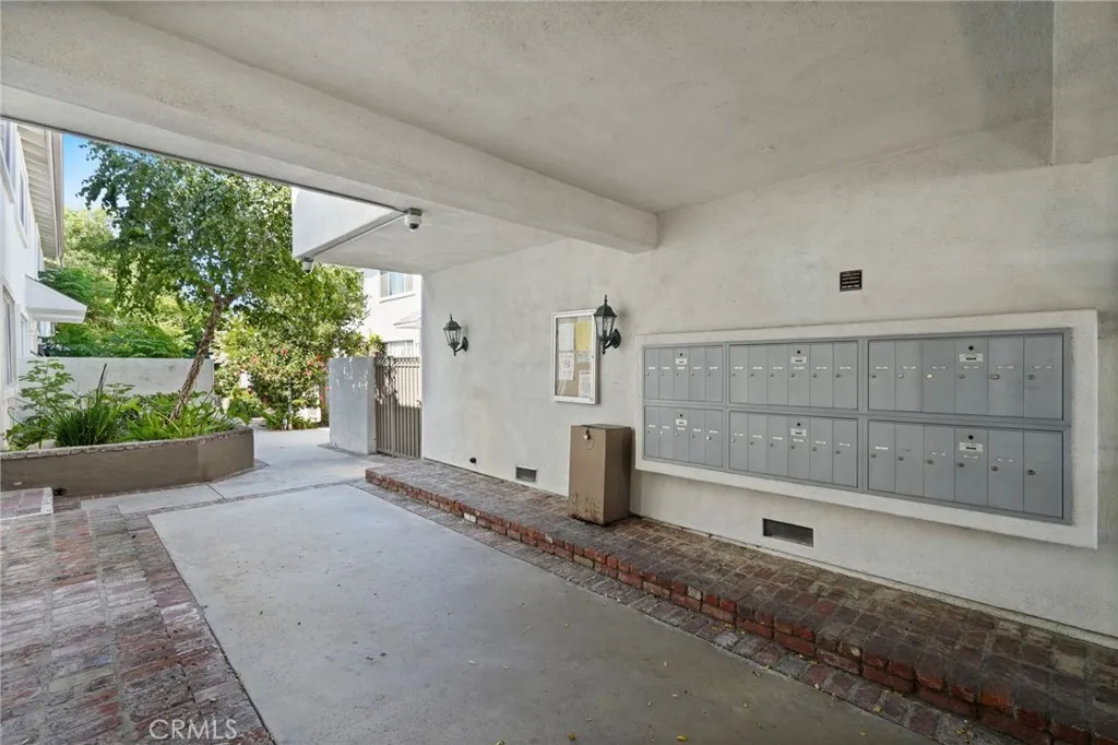 18601 Collins Unit D30, Tarzana, CA 91356 - Photo 2 of 27, Tarzana, CA