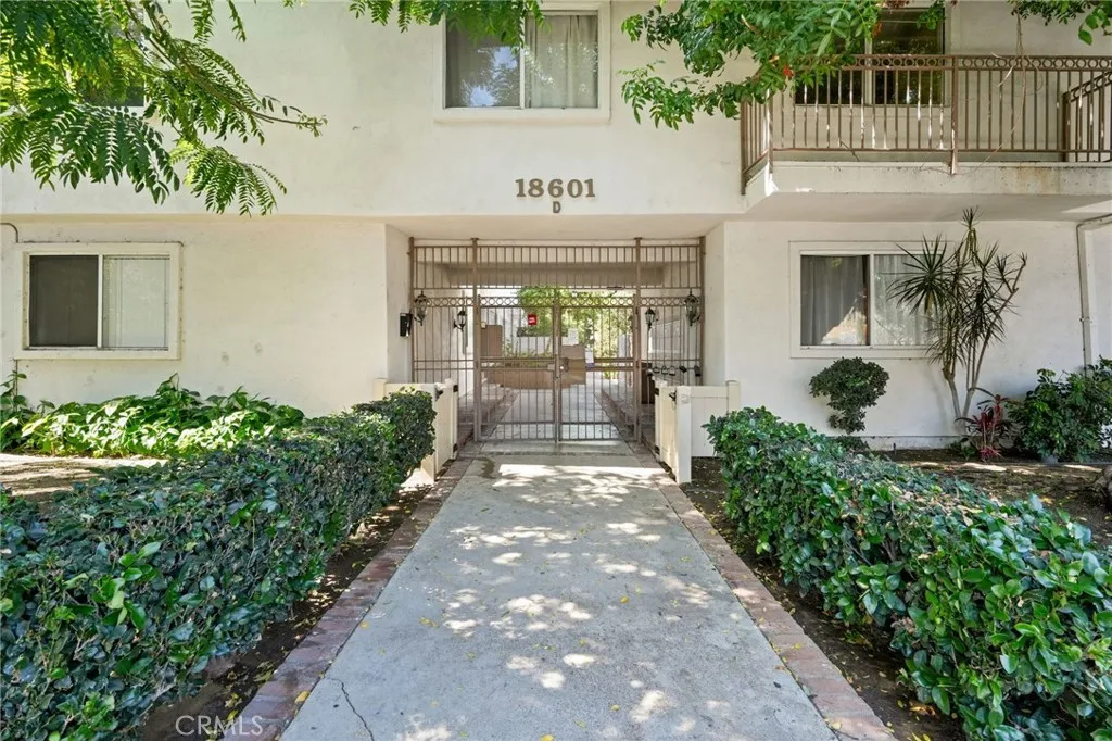 18601 Collins Unit D30, Tarzana, CA 91356 - Main photo, Tarzana, CA