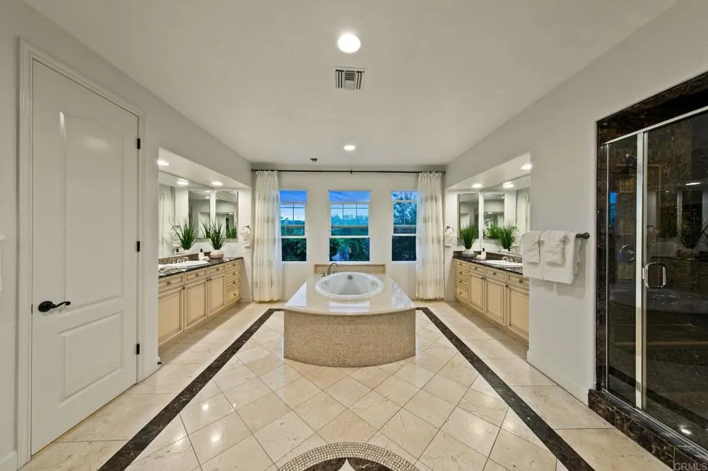 https://cdn.realtyfeed.com/cdn/127/306755322/6820a8ff4c34383ae87685c2abb06663.webp