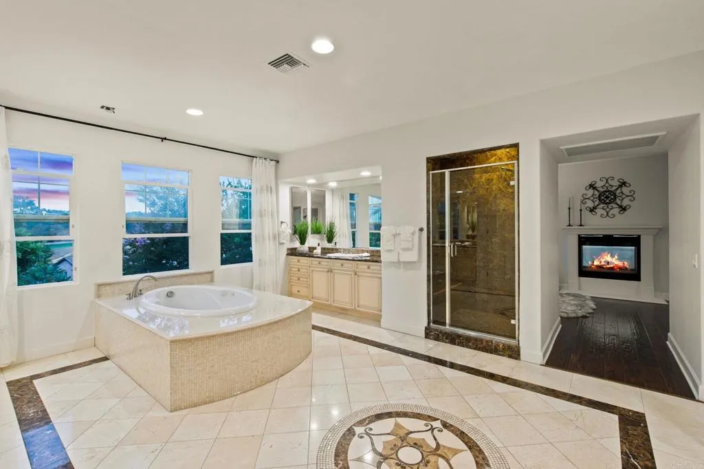 https://cdn.realtyfeed.com/cdn/127/306755322/894ef0ce9584e227713c43bad8b38555.webp