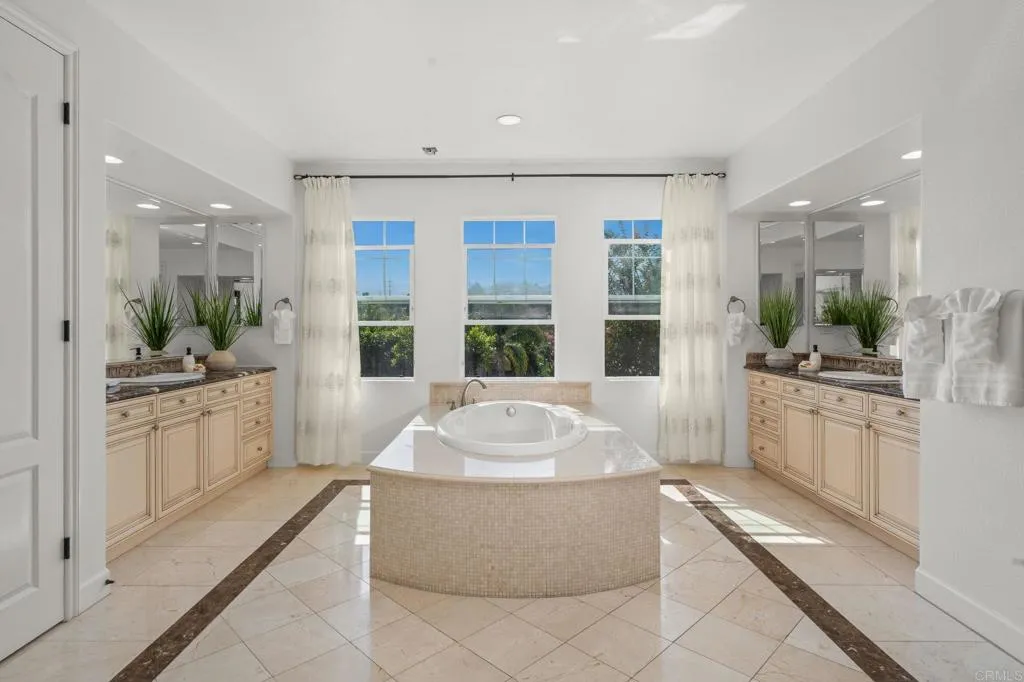 https://cdn.realtyfeed.com/cdn/127/306755322/cd65e95ec3c86baabe7a9aadfa915d1c.webp