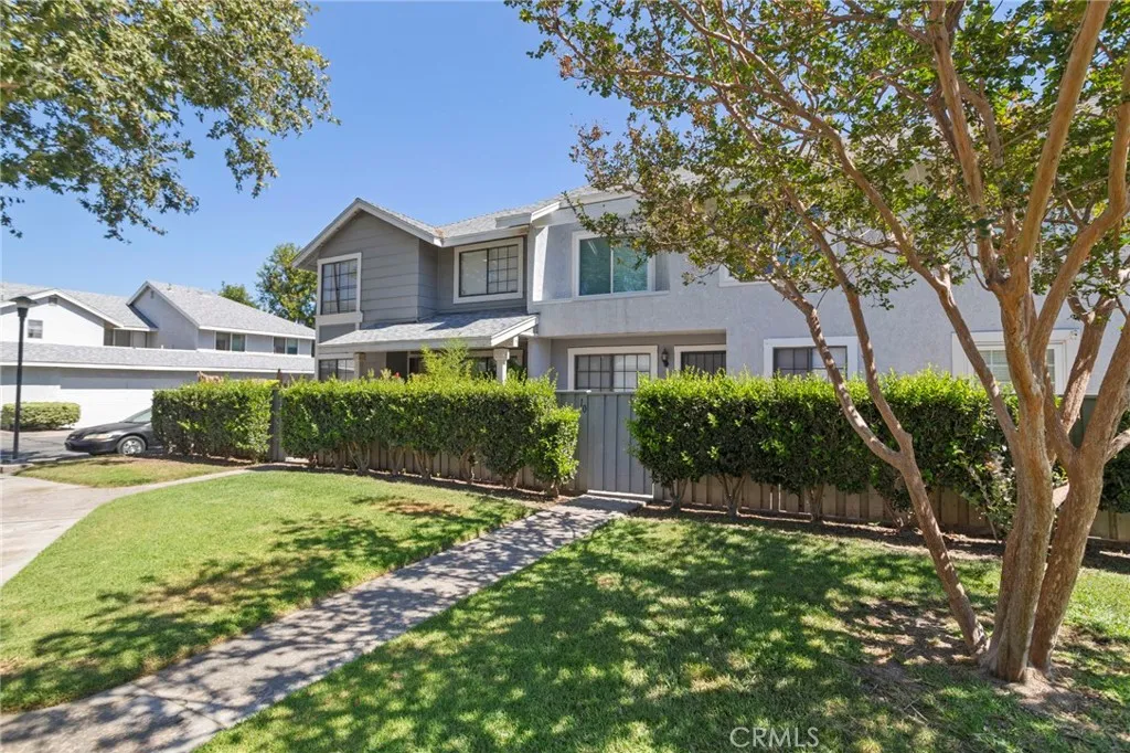 1380 W 48th 10