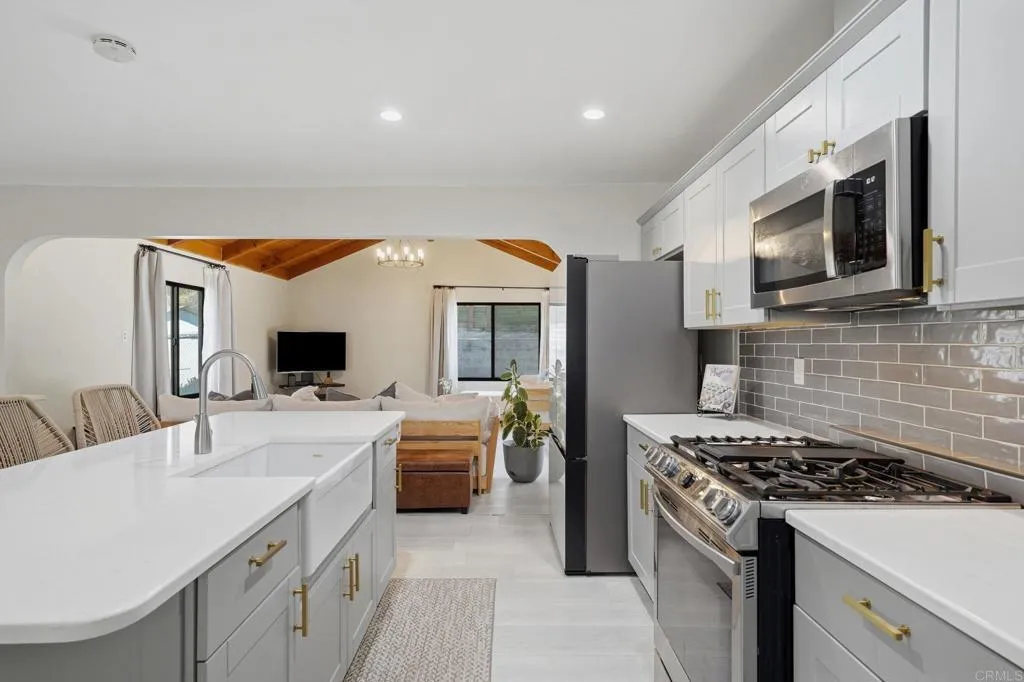 https://cdn.realtyfeed.com/cdn/127/306755419/1af5d5f60dacb2551531bc1d94e4e5f1.webp