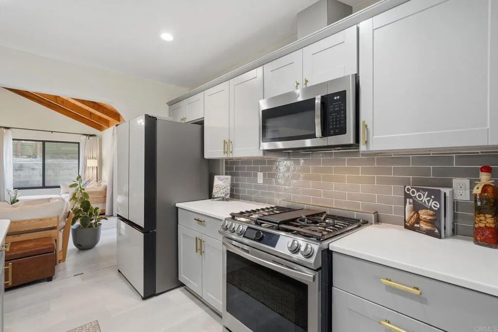https://cdn.realtyfeed.com/cdn/127/306755419/2c16d181a1a1fe0c06112d4fda87e1f7.webp