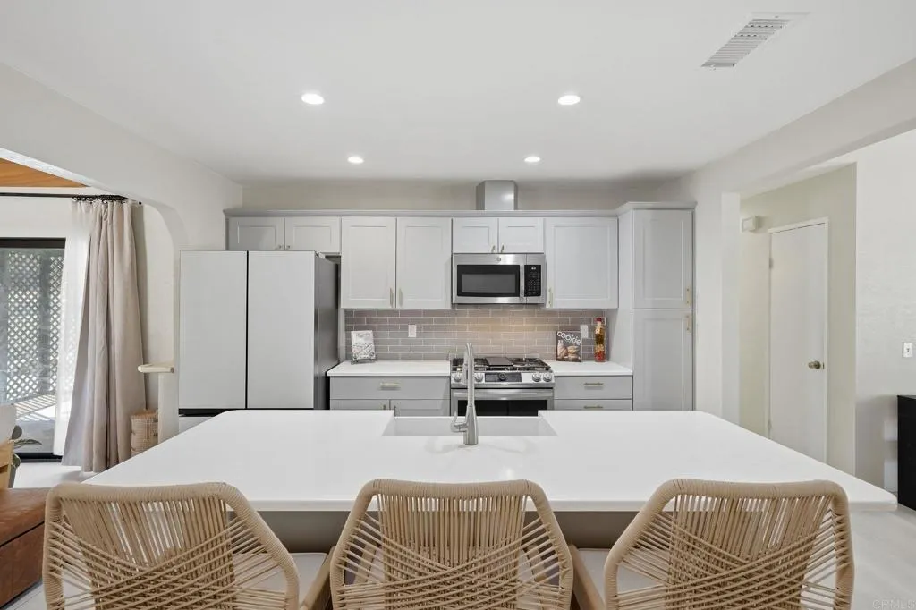 https://cdn.realtyfeed.com/cdn/127/306755419/3583517a0837d2d0815dfeebc6b6da3b.webp