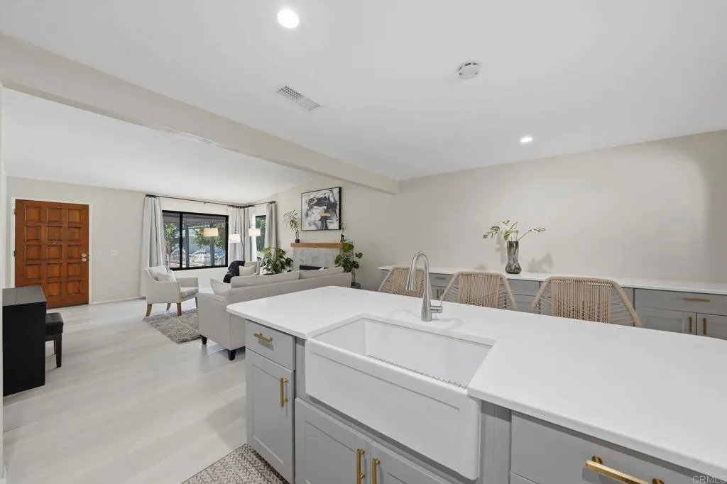 https://cdn.realtyfeed.com/cdn/127/306755419/5b8497e2c495abc31f81c23de8b1d7b2.webp