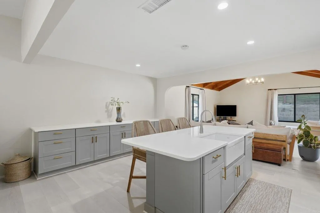 https://cdn.realtyfeed.com/cdn/127/306755419/8ba1fe77bf2ad8de77eeef43249e57f7.webp