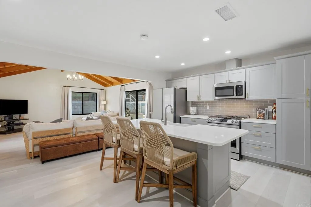 https://cdn.realtyfeed.com/cdn/127/306755419/e651cfe38deedec5ccab5dea991d5d29.webp