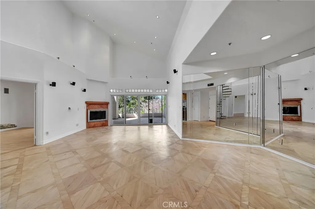 4477 Woodman Avenue Unit 305, Sherman Oaks, CA 91423 - Photo 3 of 38, Sherman Oaks, CA