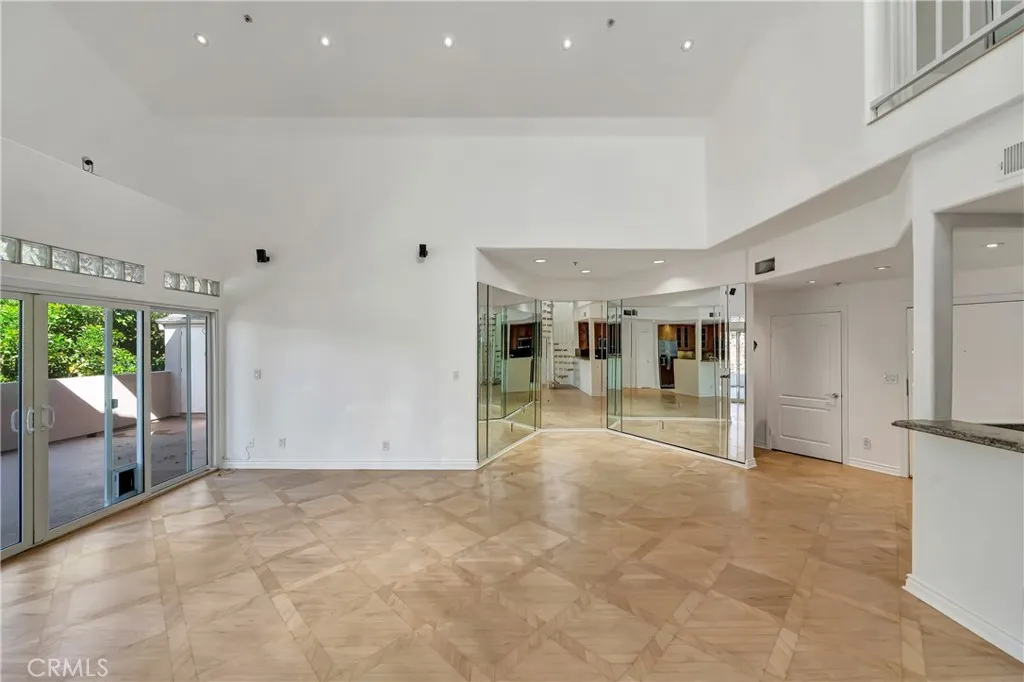 4477 Woodman Avenue Unit 305, Sherman Oaks, CA 91423 - Photo 4 of 38, Sherman Oaks, CA