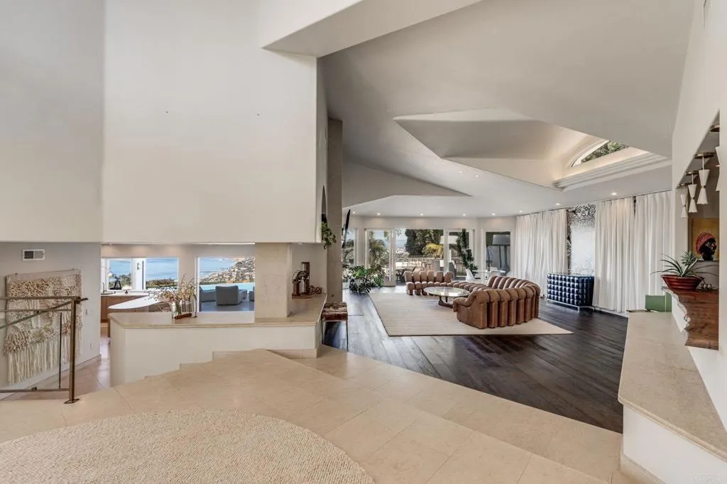 https://cdn.realtyfeed.com/cdn/127/306755455/6a8b73a21a6759dd424a8636656ee461.webp