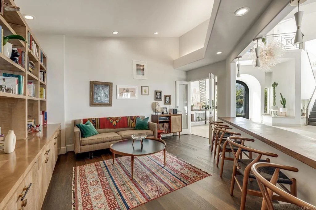https://cdn.realtyfeed.com/cdn/127/306755455/fbfceec53ff5916fa45ee06932fd52ba.webp