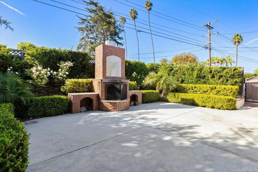 https://cdn.realtyfeed.com/cdn/127/306755458/08cae8f778b233797b6ef4841422ce15.webp